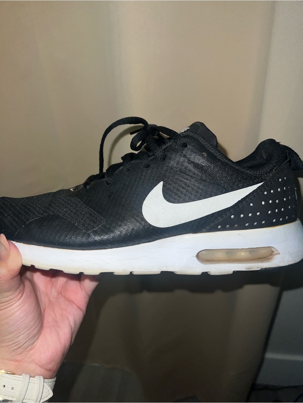Women’s Nike Air Max Tavas Size 8